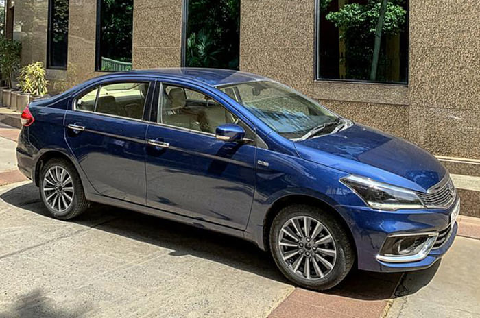 How to protect your car paint when parking outdoors! How to protect your car paint when parking outdoors!